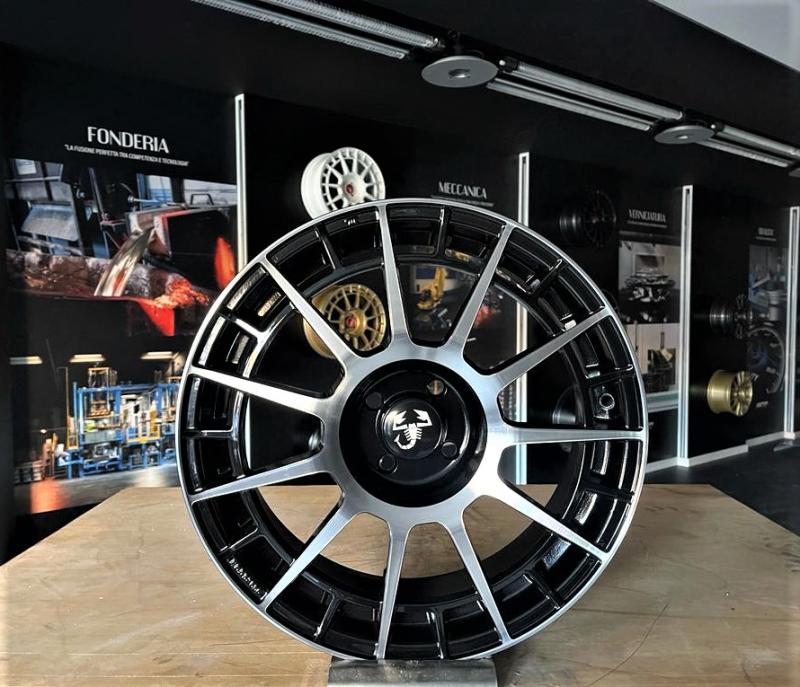 Cerchio MAK: NTT / BLACK MIRROR