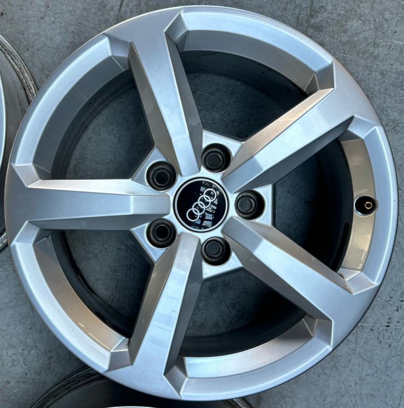 Cerchio ORIGINALI: AUDI 81A601025 / SILVER