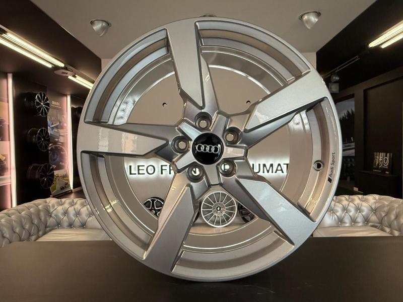 Cerchio ORIGINALI: AUDI  8S0601025BD / SILVER